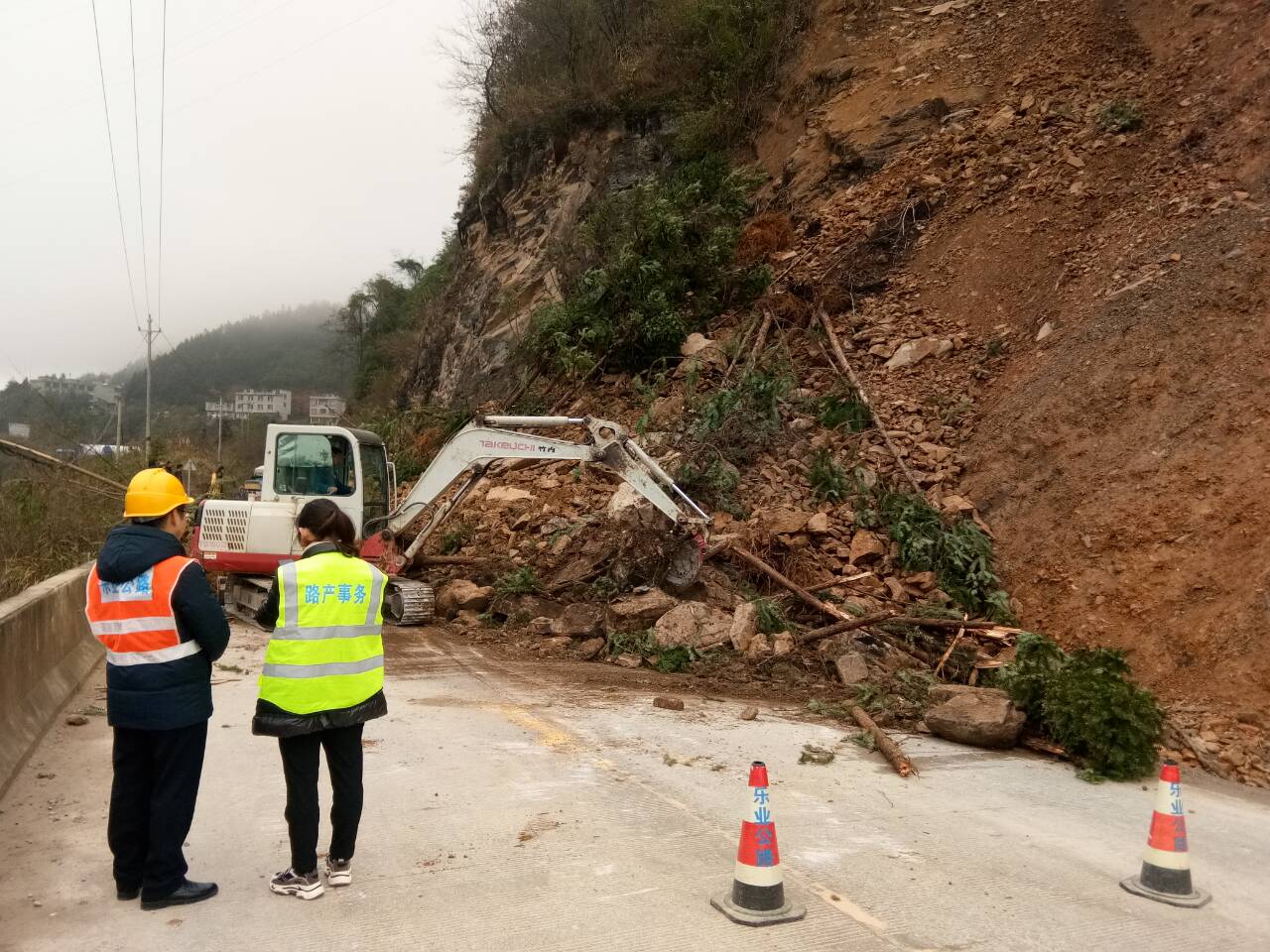 乐业县逻西乡东风坳路段